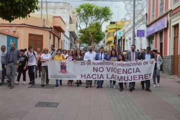 Telde protesta en silencio contra la violencia machista (Foto TA y Francisco Javier Santana)